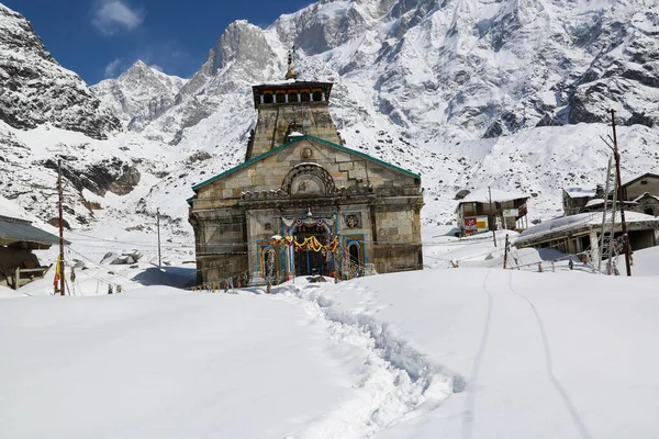 Kedarnath Tempel Schrein Mit Schnee Bedeckt Der Kedarnath Tempel Ist Stockfoto