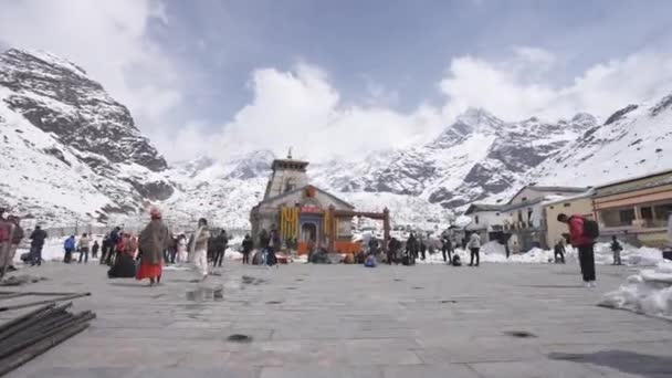 Погружаясь Вечное Очарование Храм Кедарнатх Уттаракханде Раскрывает Свою Божественную Красоту — стоковое видео