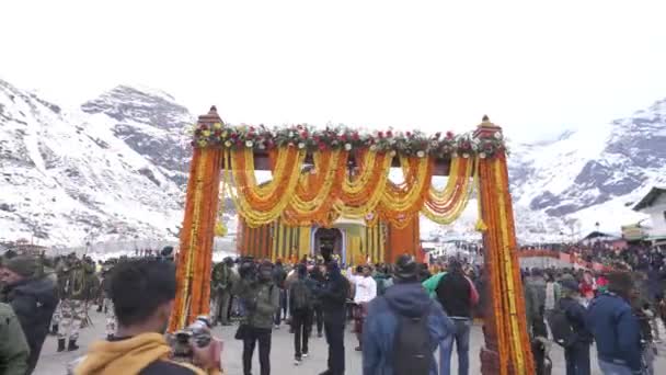 Eingebettet Den Zeitlosen Charme Entfaltet Der Kedarnath Tempel Uttarakhand Seine — Stockvideo