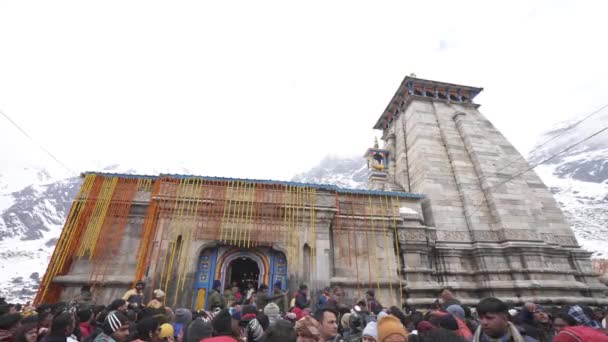Lahi Olanın Gölgesinde Kedarnath Daki Kalabalık Bir Inanç Güzel Bir — Stok video
