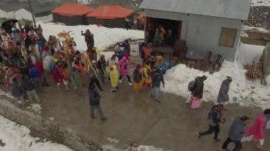 Dehradun, Uttarakhand Hindistan-17 Mayıs 2023 - Kedarnath 'ın ruhani tepelerinde nefes kesen bir yolculuğa çıktı.