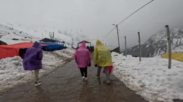 Dehradun Uttarakhand Índia Maio 2023 Indianos Embarcam Uma Caminhada Resiliente — Vídeo de Stock