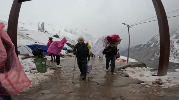 Dehradun Uttarakhand Índia Maio 2023 Indianos Embarcam Uma Caminhada Resiliente — Vídeo de Stock