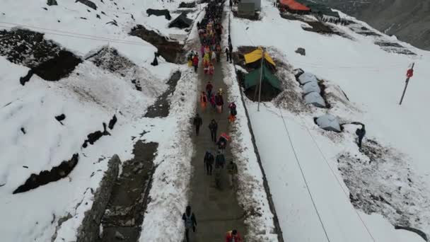 Dehradun Uttarakhand India May 2023 Transformative Journey Icy Mountains Uttarakhand — стоковое видео