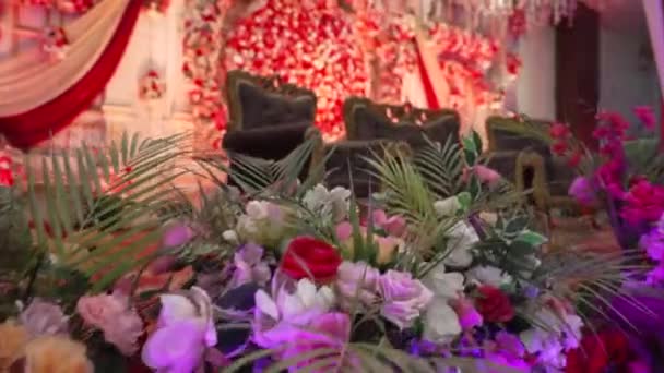 Indiai Esküvői Terem Díszítésének Művészete Tereket Ünneplés Magával Ragadó Birodalmaivá — Stock videók
