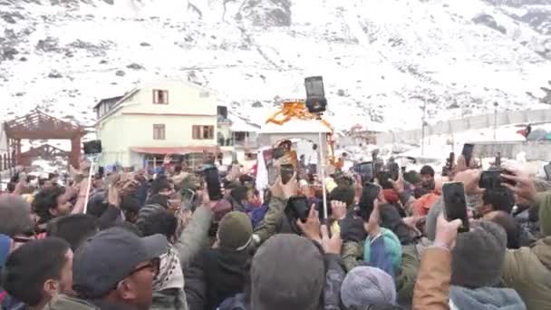 Dehradun Uttarakhand India May 2023 Heart Uttarakhands Hills Beautiful Crowd — Stock Video