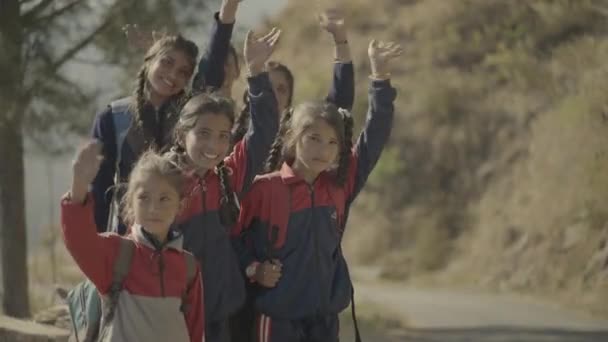 Dehradun Uttarakhand India April 2023 따뜻한 순간에 사랑스러운 아이들이 행복한 — 비디오