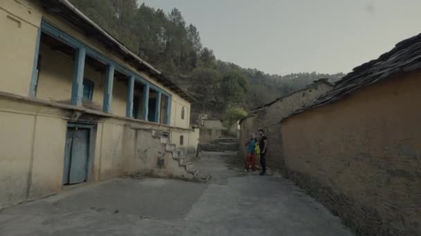 Dehradun Uttarakhand Indie Duben 2023 Indický Pár Sdílí Srdečné Rozhovory — Stock video