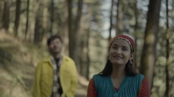 Dehradun Uttarakhand India April 2023 Indian Couple Embarks Joyful Journey — стоковое видео