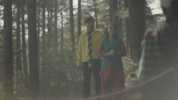 Dehradun Uttarakhand Hindistan Nisan 2023 Çiftleri Orman Görüntülerinin Yabani Güzelliklerinde — Stok video