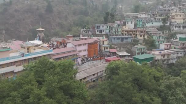 Shromážděné Davy Připravují Cestu Kedarnaths Doli Uprostřed Himálajské Majestátnosti Vysoce — Stock video