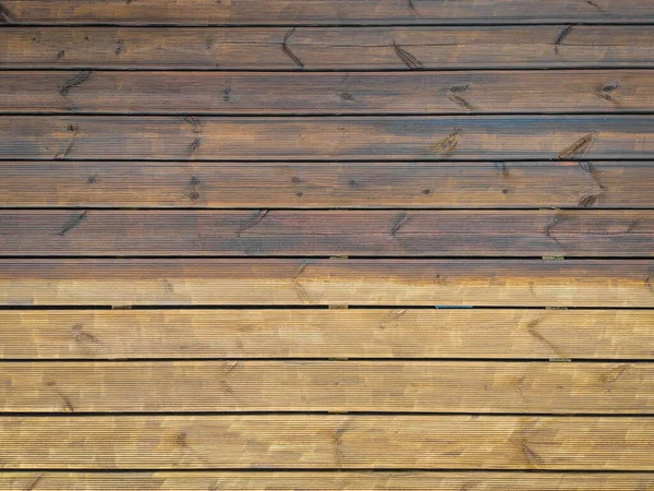 Teilweise Bemalt Und Teilweise Gereinigt Geriffelte Holzterrasse Mit Imprägniert Blick — Stockfoto