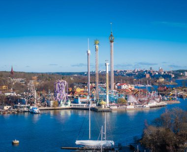 Curgarden, Stockholm 'deki eğlence parkı Grona Lund. İsveç başkentinin havadan görünüşü. İHA üst panorama fotoğrafı