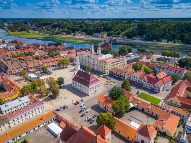 Kaunas Belediyesi, Litvanya. Kaunas şehir merkezinin panoramik insansız hava aracı görüntüsü ve birçok tarihi bina.