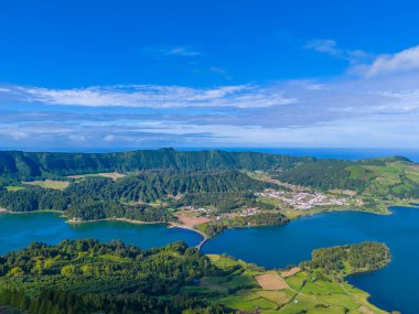 Azores manzara panoramik manzarası. Sete Cidades, Lagoa Azul, Miradouro da Grota do Inferno bakış açısı Sao Miguel Adası, Portekiz