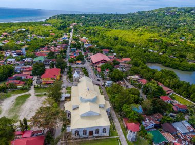 Panglao, Bohol Adası 'ndaki Dauis Hanımı Kilisesi. Filipinler 'in hava aracı görüntüsü