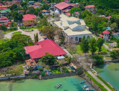 04 13 2025 - Panglao, Filipinler. Panglao, Bohol Adası 'ndaki Dauis Hanımı Kilisesi. Filipinler 'in hava aracı görüntüsü