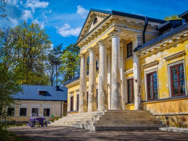 Sumskas malikanesi, Litvanya 'nın Vilnius ilçesinin Sumskas şehrinde bulunan eski bir Laukininkai malikânesidir.