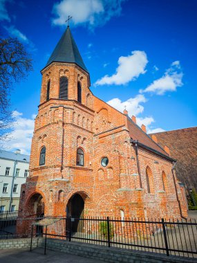 Kaunas 'taki St. Gertrude Kilisesi. Eski Şehir 'de yer alan ve Litvanya' nın en eski tuğla gotik mimari kilise ve binalarından biridir.