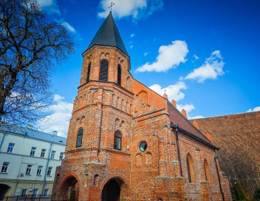 Kaunas 'taki St. Gertrude Kilisesi. Eski Şehir 'de yer alan ve Litvanya' nın en eski tuğla gotik mimari kilise ve binalarından biridir.