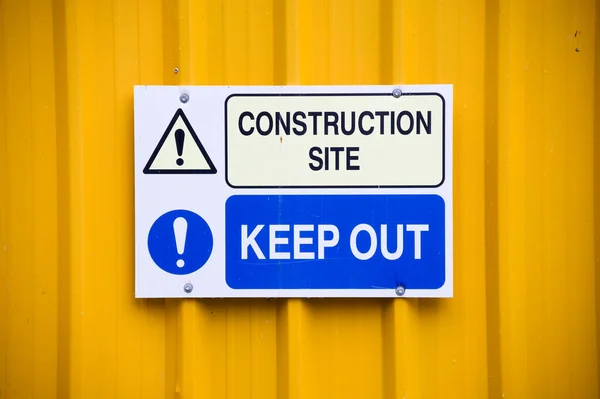 建設現場はサインアウト 作業アクセスのみ — ストック写真