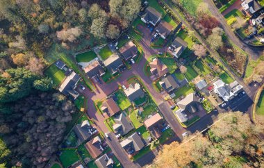 Kırsal bölgelerde artan talep için yeni konut geliştirme evleri inşa ediliyor.