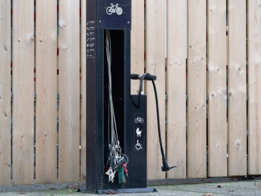 Bisiklet bakım seti personel bisiklet deposuna sabitlendi.