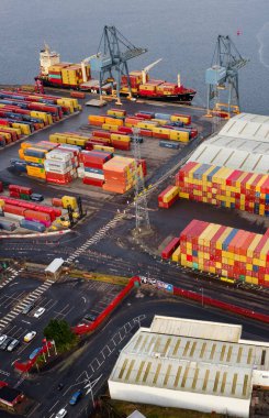 Glasgow Limanı Ferguson İskele İskelesi Limanı 'ndaki Gemi İnşaatı ve Turna.