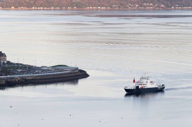 İngiltere, İskoçya 'daki Dunoon' dan Gourock 'a feribot geliyor.