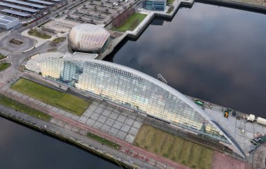 Glasgow Bilim Merkezi ve Clyde Nehri hava manzaralı Kule