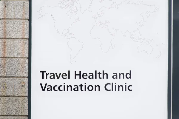 Ταξιδιωτική Υγεία Και Εμβολιασμός Κλινική Υπογράψει Στο Παράθυρο Χημικός Ηνωμένο — Φωτογραφία Αρχείου