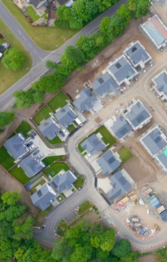 Kırsal bölgelerde artan talep için yeni konut geliştirme evleri inşa ediliyor.