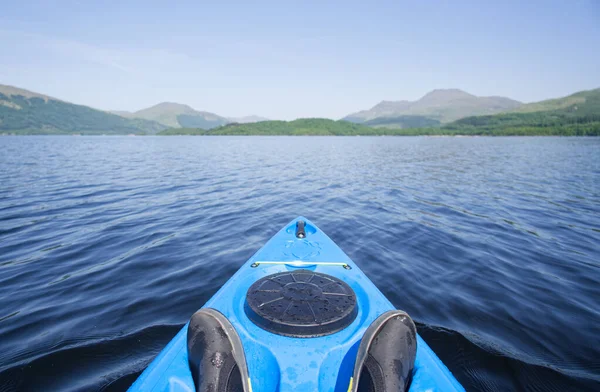 Kajak Lugnt Vatten Loch Lomond Skottland Storbritannien — Stockfoto