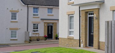 Kırsal bölgelerde artan talep için yeni konut geliştirme evleri inşa ediliyor.