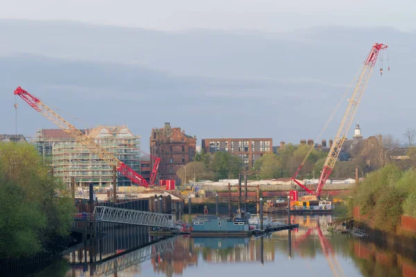 Yeni Partick köprüsü Govan 'ı Clyde UK nehrine bağlamak için inşa ediliyor.