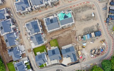 Kırsal bölgelerde artan talep için yeni konut geliştirme evleri inşa ediliyor.