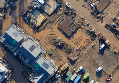 Kırsal bölgelerde artan talep için yeni konut geliştirme evleri inşa ediliyor.