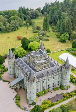 Inveraray Şatosu, İskoçya 'daki covid-19 vakalarında yaşanan düşüş sonrasında yeniden açıldı.