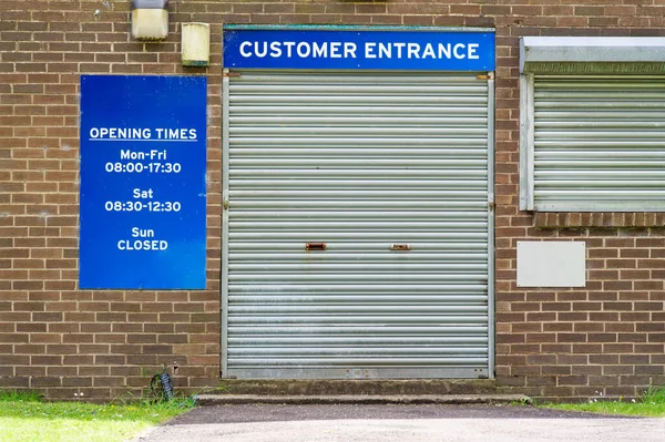 Business opening times in hours and days at customer entrance UK