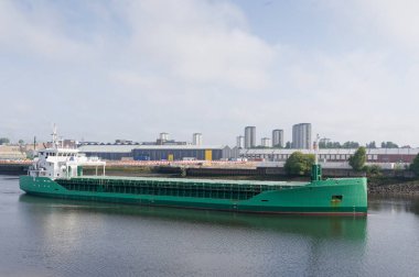 Glasgow İngiltere 'deki Clyde Nehri' ndeki bir gemi.