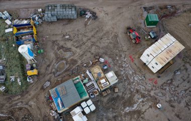 Kırsal bölgelerde artan talep için yeni konut geliştirme evleri inşa ediliyor.