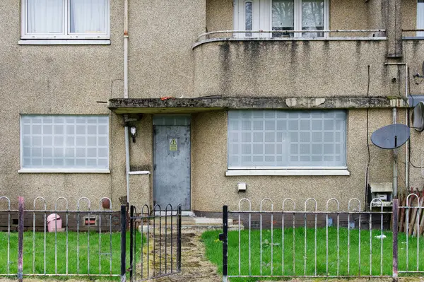 Glasgow İngiltere 'de terk edilmiş fakir konutlardaki belediye daireleri