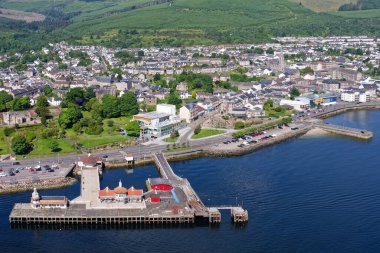 Dunoon Viktorya Rıhtımı, terk edilmiş ahşap yapı ve Birleşik Krallık binaları.