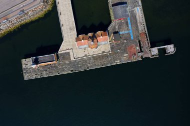 Dunoon Viktorya Rıhtımı, terk edilmiş ahşap yapı ve Birleşik Krallık binaları.