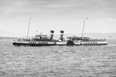Waverley buharlı vapuru Glasgow 'dan Rothesay' a seyahat eden turistlerle dolu.