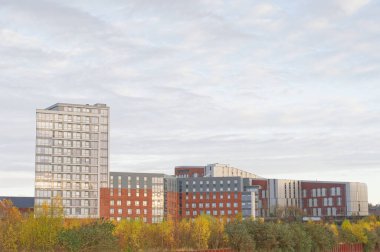 Glasgow Limanı İngiltere 'deki modern yüksek katlı daireler.