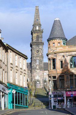 Oakshaw Trinity Kilisesi. Dik Church Hill yolunun tepesinde.