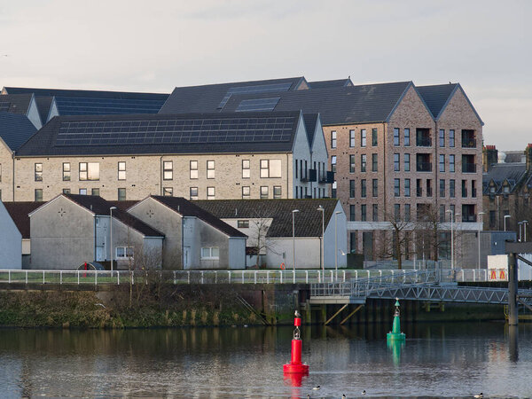 Современные высотные квартиры в новой застройке в Говани, Великобритания