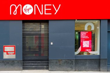 Londra, İngiltere, 30 Mart 2025, Virgin para bankası ana caddede kapanırken daha fazla şube kapandı