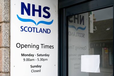 NHS kliniği saat ve gün içinde hasta girişinde açılacak.